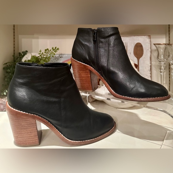 EUC Loeffler  Randall “Ella” Black Leather Ankle Boot. Size 6.5 - Picture 9 of 13